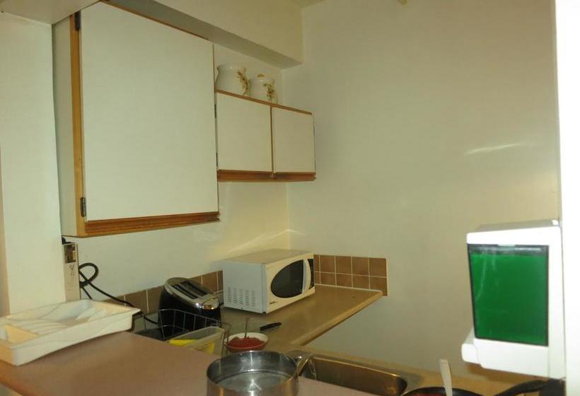 Hotel C & N Backpackers Hostel - Central Station | Vancouver | British Columbia | Canada 4