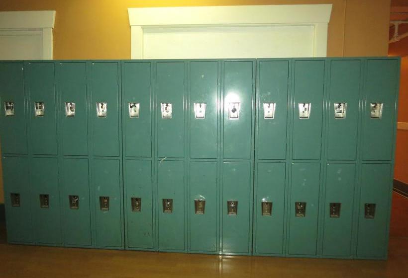 Hotel C & N Backpackers Hostel - Central Station | Vancouver | British Columbia | Canada 5