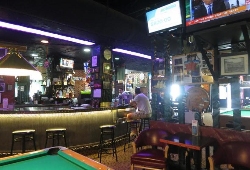 Hotel C & N Backpackers Hostel - Central Station | Vancouver | British Columbia | Canada 7