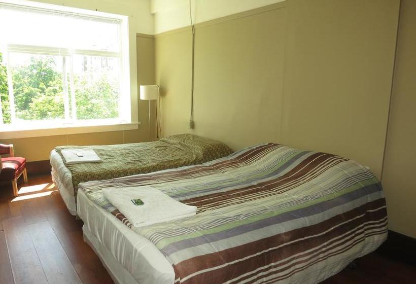 Hotel C & N Backpackers Hostel - Central Station | Vancouver | British Columbia | Canada 8