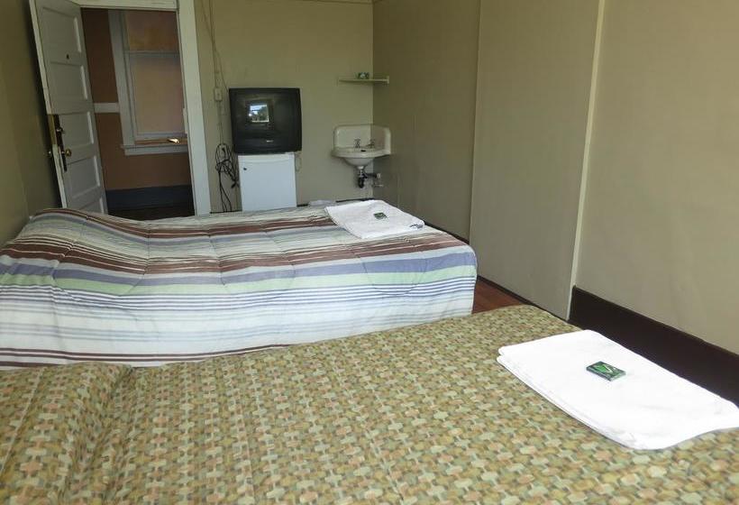 Hotel C & N Backpackers Hostel - Central Station | Vancouver | British Columbia | Canada 9