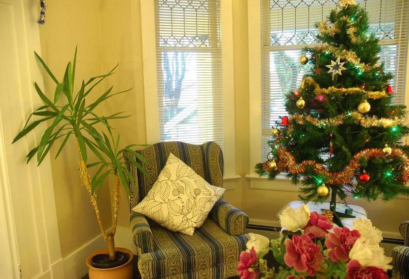 Hotel Douglas Guest House | Vancouver | British Columbia | Canada 1