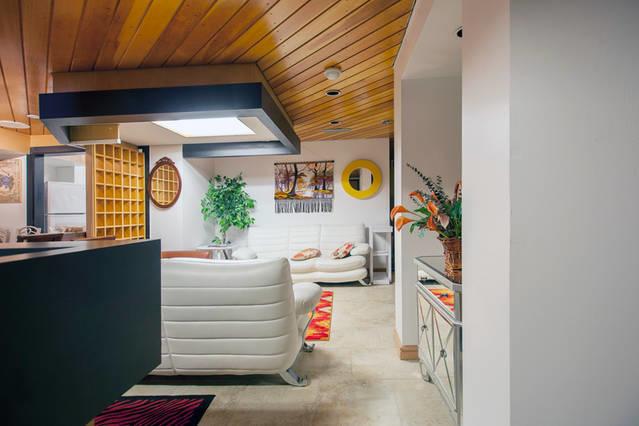 Hotel Smile Back Bed And Breakfast Toronto Ontario