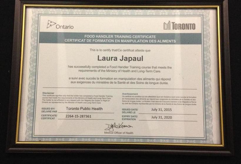 Hotel Smile Back Bed And Breakfast | Toronto | Ontario | Canada 13