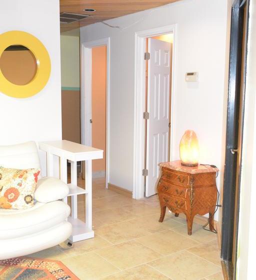 Hotel Smile Back Bed And Breakfast | Toronto | Ontario | Canada 16