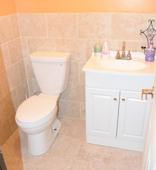 Hotel Smile Back Bed And Breakfast | Toronto | Ontario | Canada 17