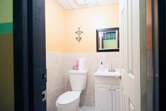 Hotel Smile Back Bed And Breakfast | Toronto | Ontario | Canada 18