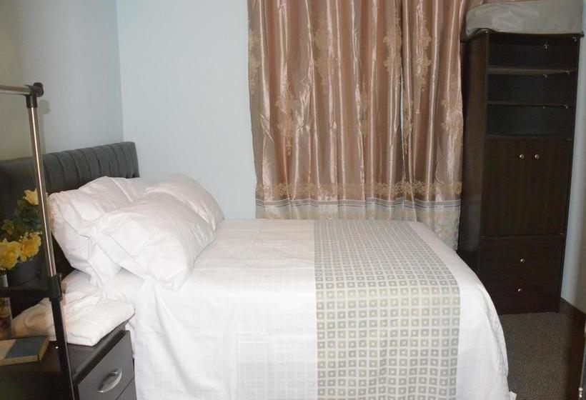 Hotel Smile Back Bed And Breakfast | Toronto | Ontario | Canada 20