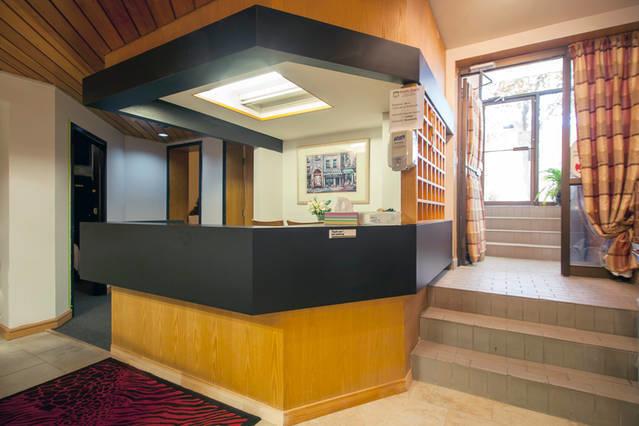 Hotel Smile Back Bed And Breakfast | Toronto | Ontario | Canada 4