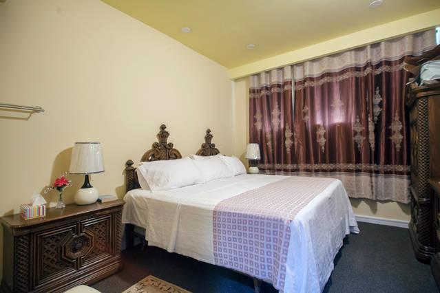Hotel Smile Back Bed And Breakfast | Toronto | Ontario | Canada 7