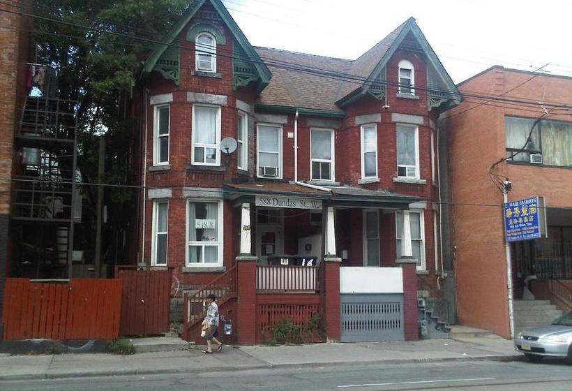 Hotel Toronto Travellers Home