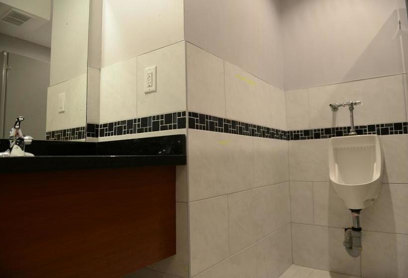 Hotel Kensington College Backpackers | Toronto | Ontario | Canada 18