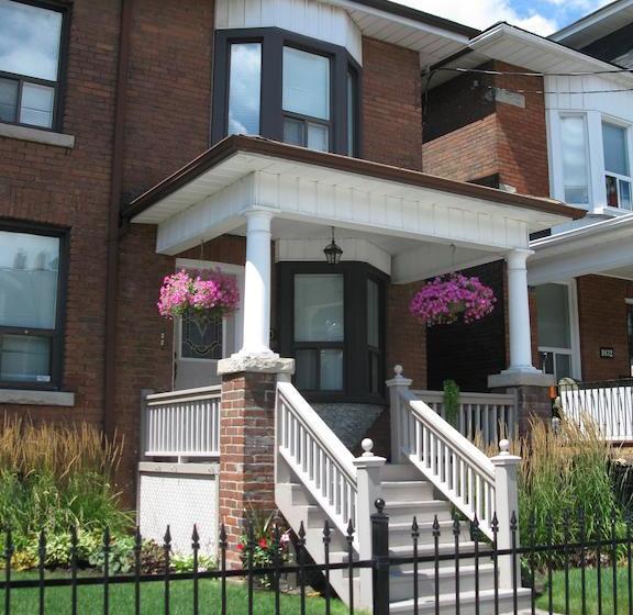 Hotel Bed&Breakfast Rose Garden | Toronto | Ontario | Canada 1