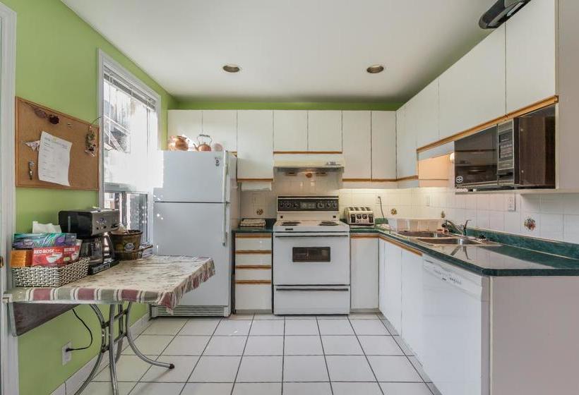 Hotel Bed&Breakfast Rose Garden | Toronto | Ontario | Canada 11