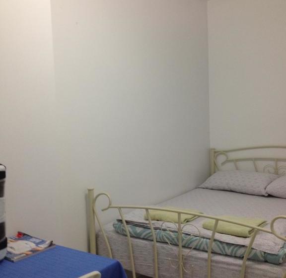 Hotel Chinatown Travellers Home | Toronto | Ontario | Canada 10