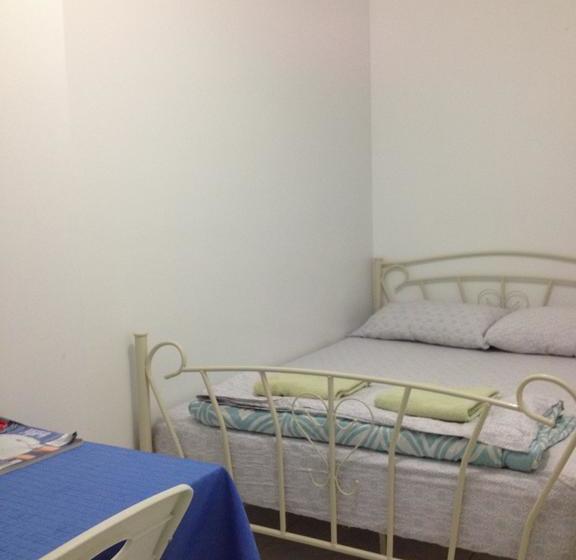 Hotel Chinatown Travellers Home | Toronto | Ontario | Canada 9