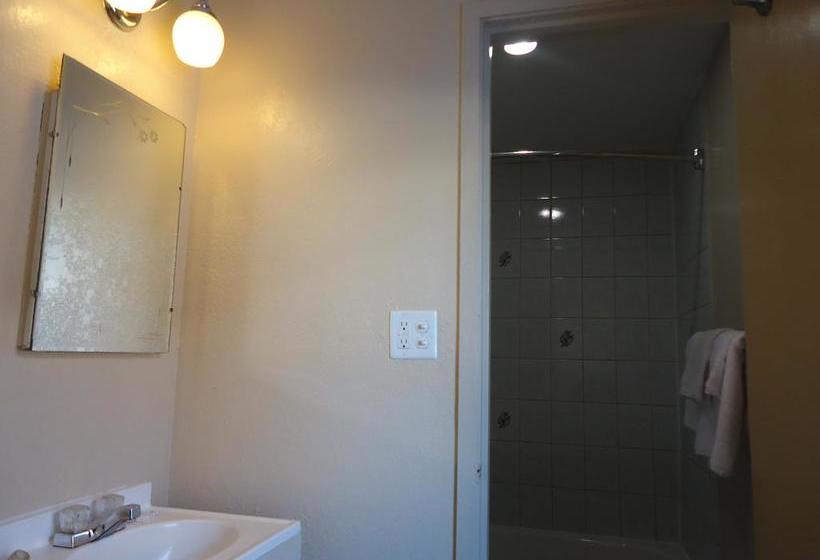 Canadiana Motel | Sudbury | Ontario | Canada 12