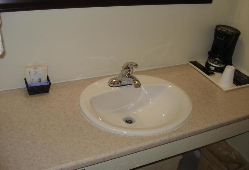 Lincoln Motel | North Bay | Ontario | Canada 9