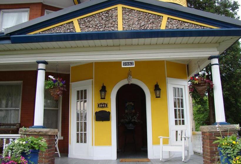 Hotel A Moment In Time | Niagara Falls | Ontario | Canada 1