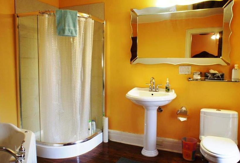 Hotel A Moment In Time | Niagara Falls | Ontario | Canada 4