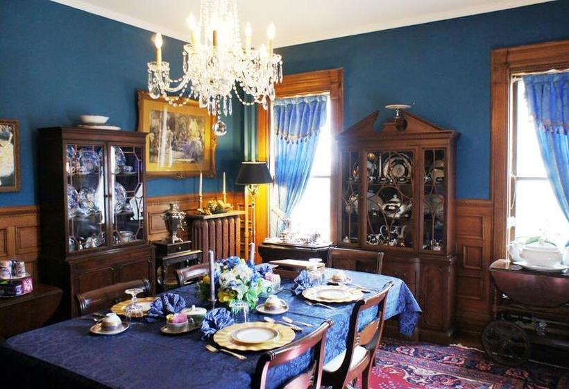 Hotel A Moment In Time | Niagara Falls | Ontario | Canada 7