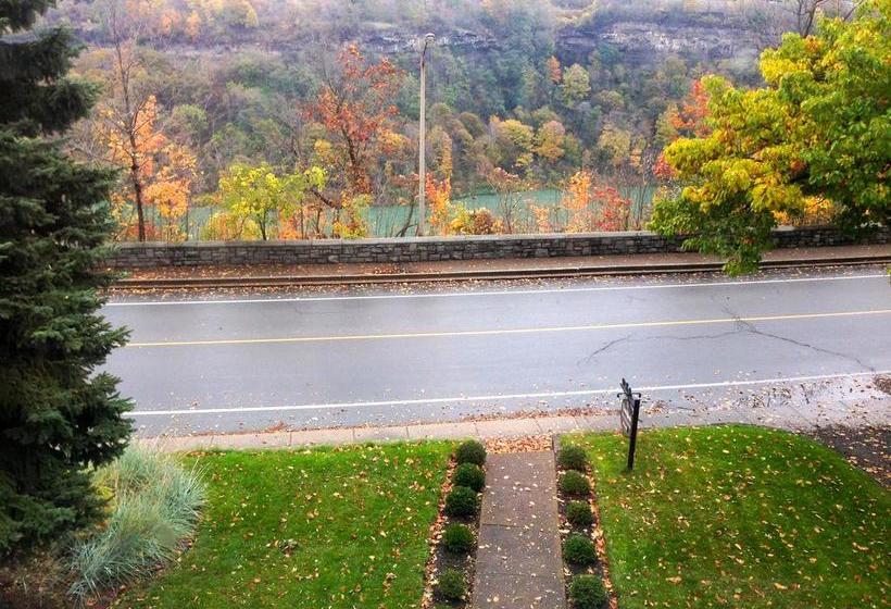 Hotel Lion's Head Bed&Breakfast | Niagara Falls | Ontario | Canada 10