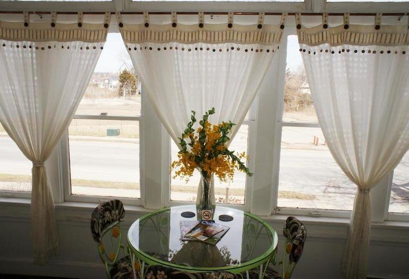 Hotel A Night To Remember | Niagara Falls | Ontario | Canada 4