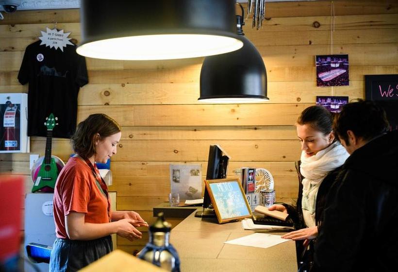 Hotel Auberge Hi-montreal | Montreal | Quebec | Canada 1