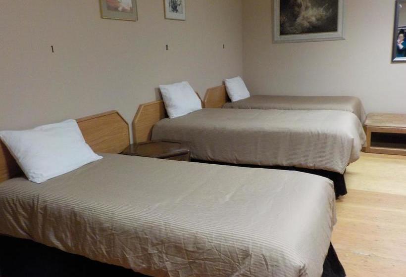 Hotel Vernon Hostel | Kelowna | British Columbia | Canada 12