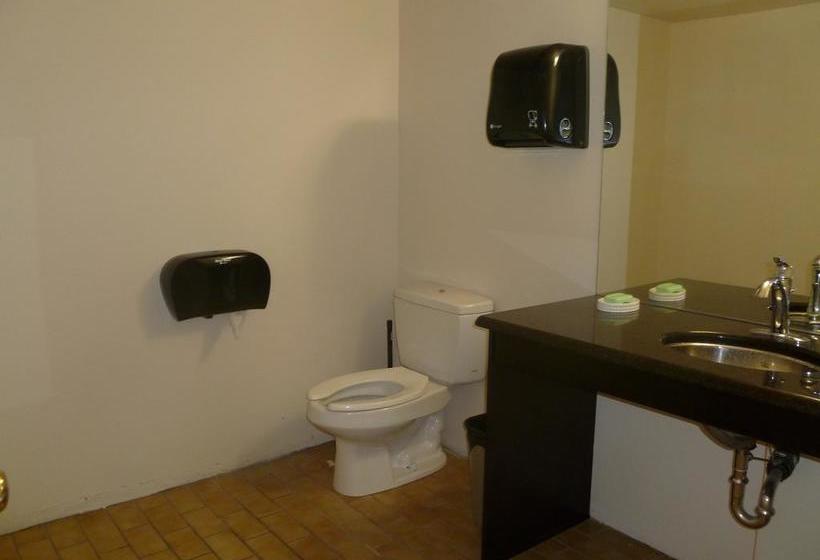 Hotel Vernon Hostel | Kelowna | British Columbia | Canada 16