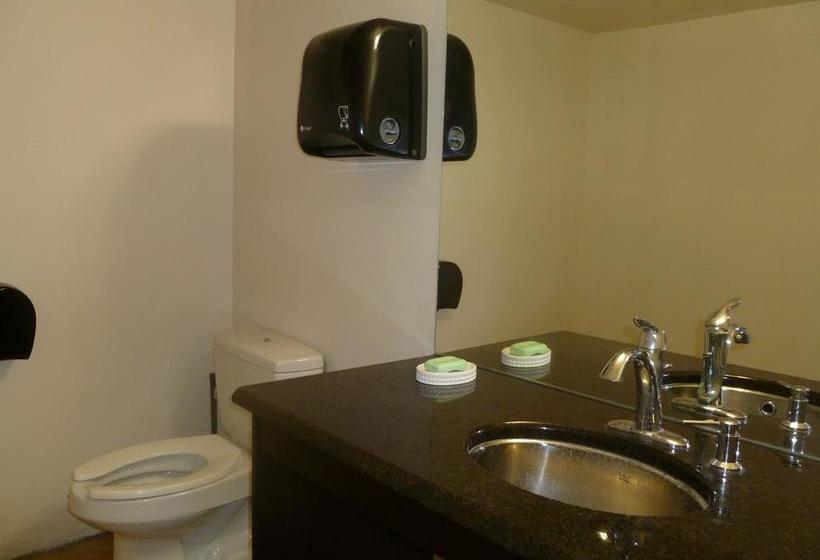 Hotel Vernon Hostel | Kelowna | British Columbia | Canada 17