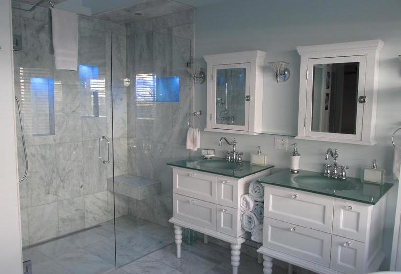 Hotel A Le Chateau Du Lac | Kelowna | British Columbia | Canada 2