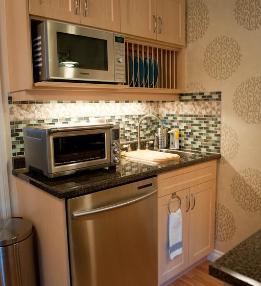 Hotel Seasons Above The Bay Guest Suites And B&b | Duncan | British Columbia | Canada 10