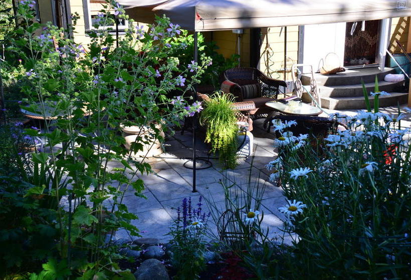 Hotel Seasons Above The Bay Guest Suites And B&b | Duncan | British Columbia | Canada 15