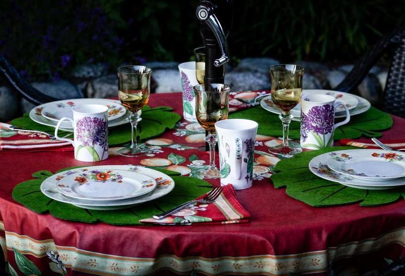 Hotel Seasons Above The Bay Guest Suites And B&b | Duncan | British Columbia | Canada 3