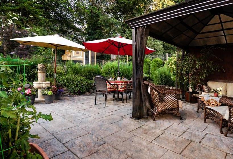 Hotel Seasons Above The Bay Guest Suites And B&b | Duncan | British Columbia | Canada 4