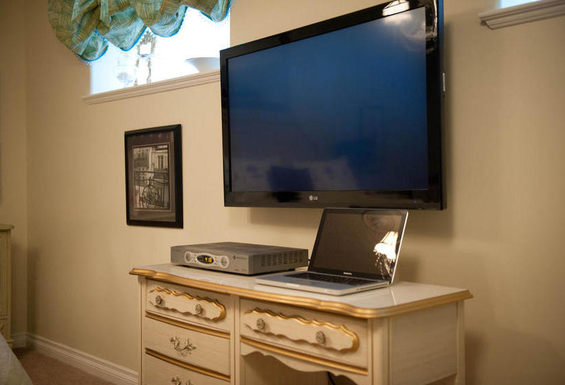 Hotel Seasons Above The Bay Guest Suites And B&b | Duncan | British Columbia | Canada 7