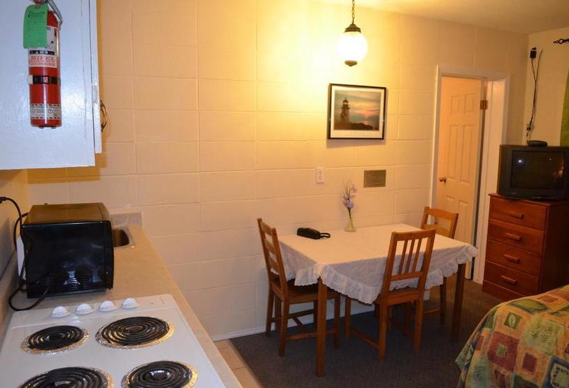 Colonial Motel | Nanaimo | British Columbia | Canada 8