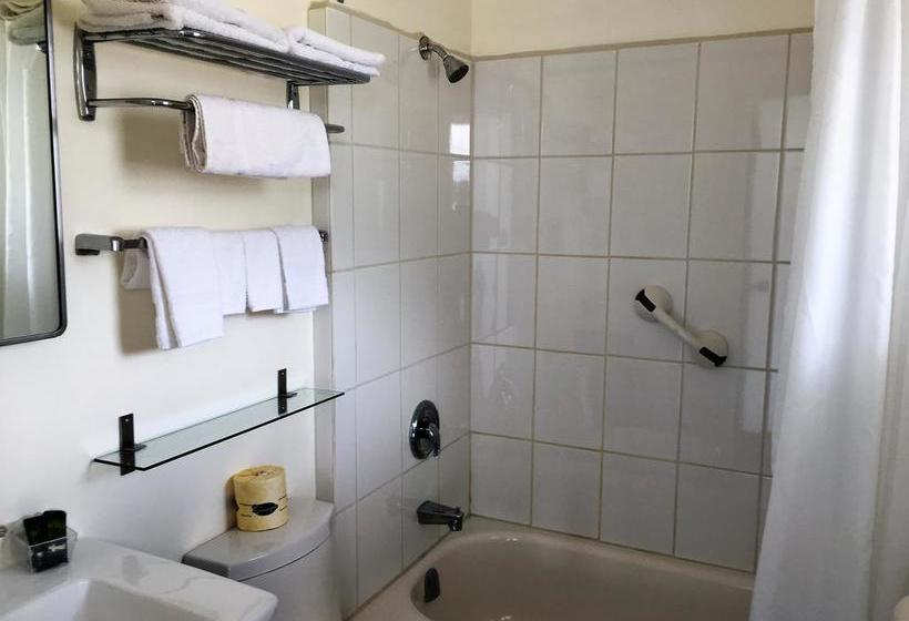 Lord Nelson Motel Kingston Ontario