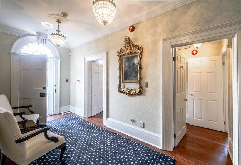 Hotel Post House Inn - Circa 1835 | Niagara on the Lake | Ontario | Canada 2