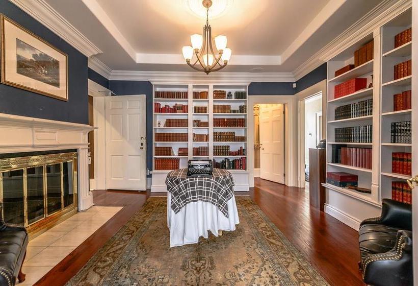 Hotel Post House Inn - Circa 1835 | Niagara on the Lake | Ontario | Canada 9