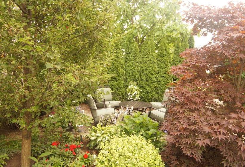 Hotel In Elegance Bed And Breakfast | Niagara on the Lake | Ontario | Canada 1