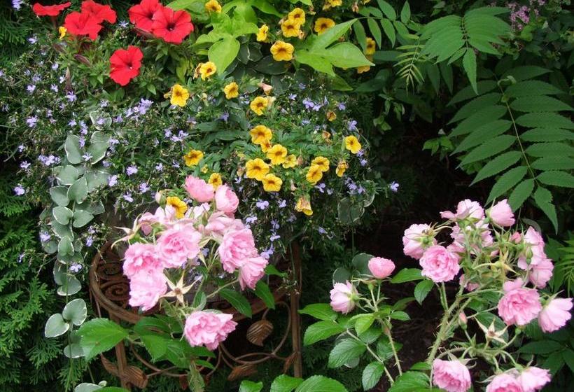 Hotel In Elegance Bed And Breakfast | Niagara on the Lake | Ontario | Canada 3