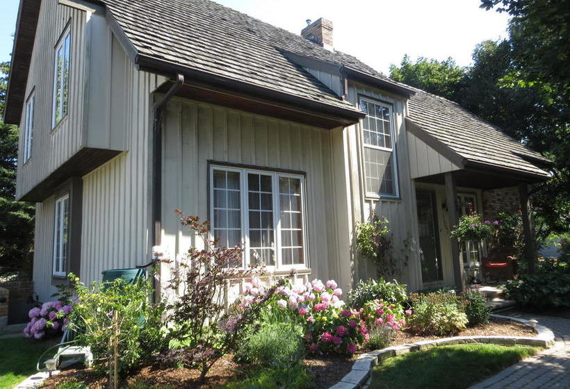 Hotel Cedar Gables Bed & Breakfast