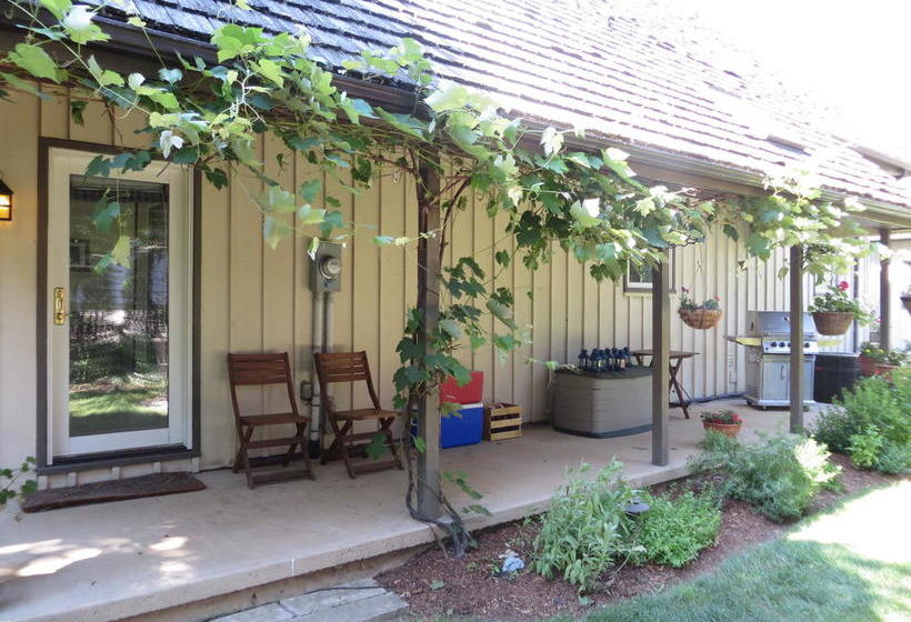 Hotel Cedar Gables Bed & Breakfast | Niagara on the Lake | Ontario | Canada 20