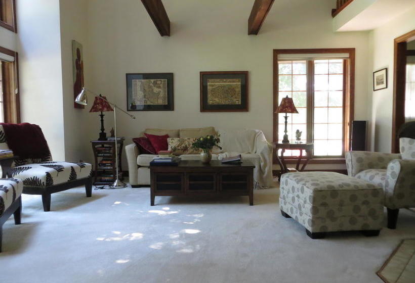 Hotel Cedar Gables Bed & Breakfast | Niagara on the Lake | Ontario | Canada 5