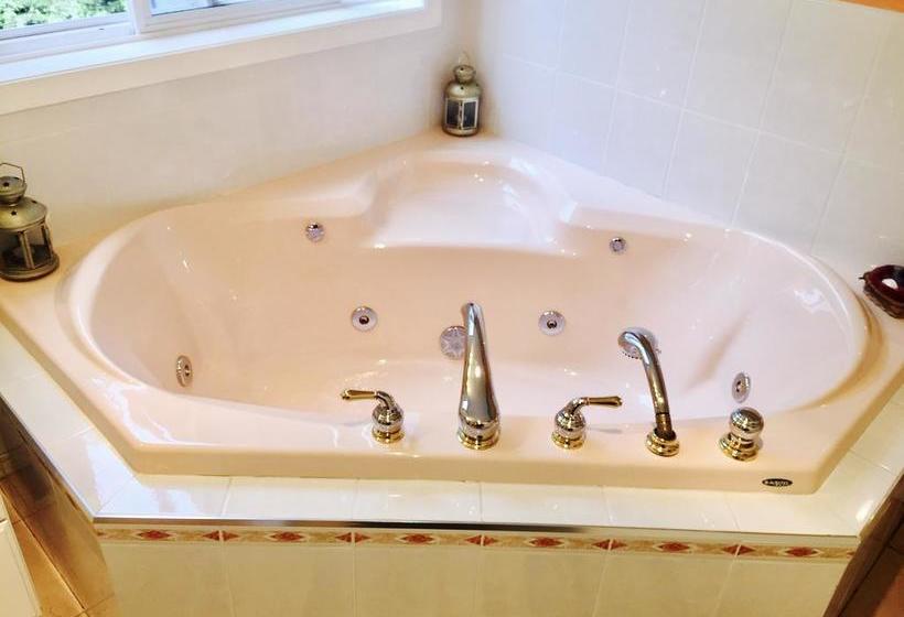 Hotel Seafarer's Bed And Breakfast | Tofino | British Columbia | Canada 1