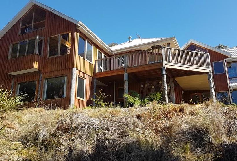 Hotel Bed In The Tree Tops B&b | Forest Hill | Victoria | Australia 2