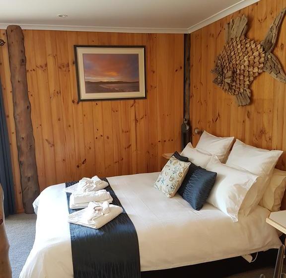 Hotel Bed In The Tree Tops B&b | Forest Hill | Victoria | Australia 3