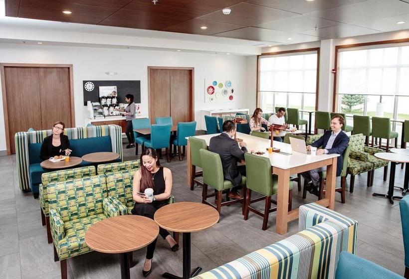 Hotel Holiday Inn Express & Suites West Edmonton Mall Area | Edmonton | Alberta | Canada 12